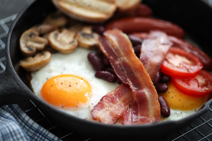 Tikras britiškas skonis: lengvai pagaminami klasikiniai pusryčių ir vakarienės receptai