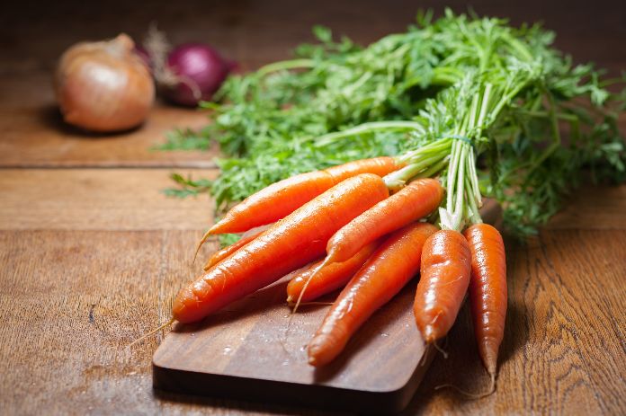 Šviežios morkos – organizmui stiprinti: įdomūs faktai ir pyrago receptas