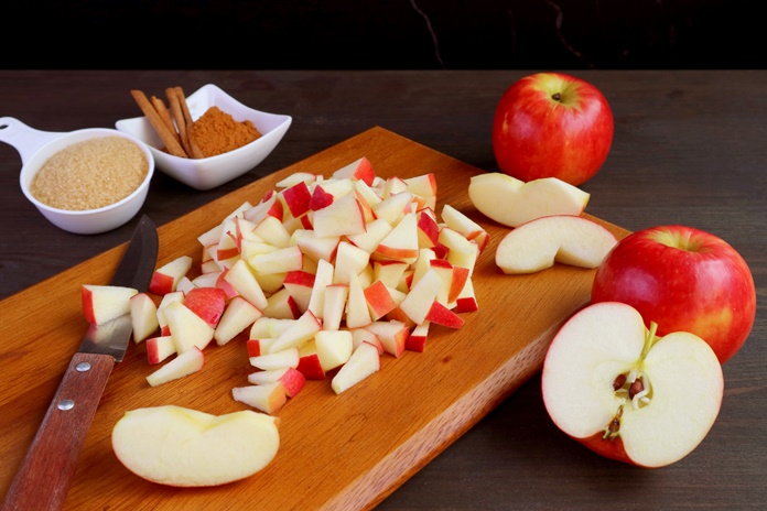 „Iki“ pataria: tokių obuolinių pyragaičių dar nebūsite ragavę – vietoje tešlos panaudokite sveikesnę nebrangią alternatyvą